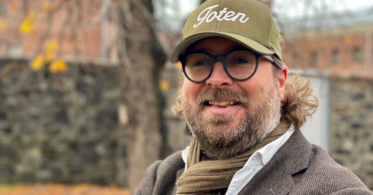 Ken André Ottesen, som står bak den populære Instagram-kontoen BAdesKen, skal lage ny humorserie for Amedias aviser sammen med komiker og manusforfatter Paul Håvard Østby.