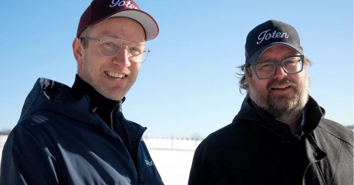 Ken André Ottesen og Paul Håvard Østby er premiereklare med den nye humorserien BAdesKen-TV. Foto: Seriøst Firma/ Helle Therese Kongsrud